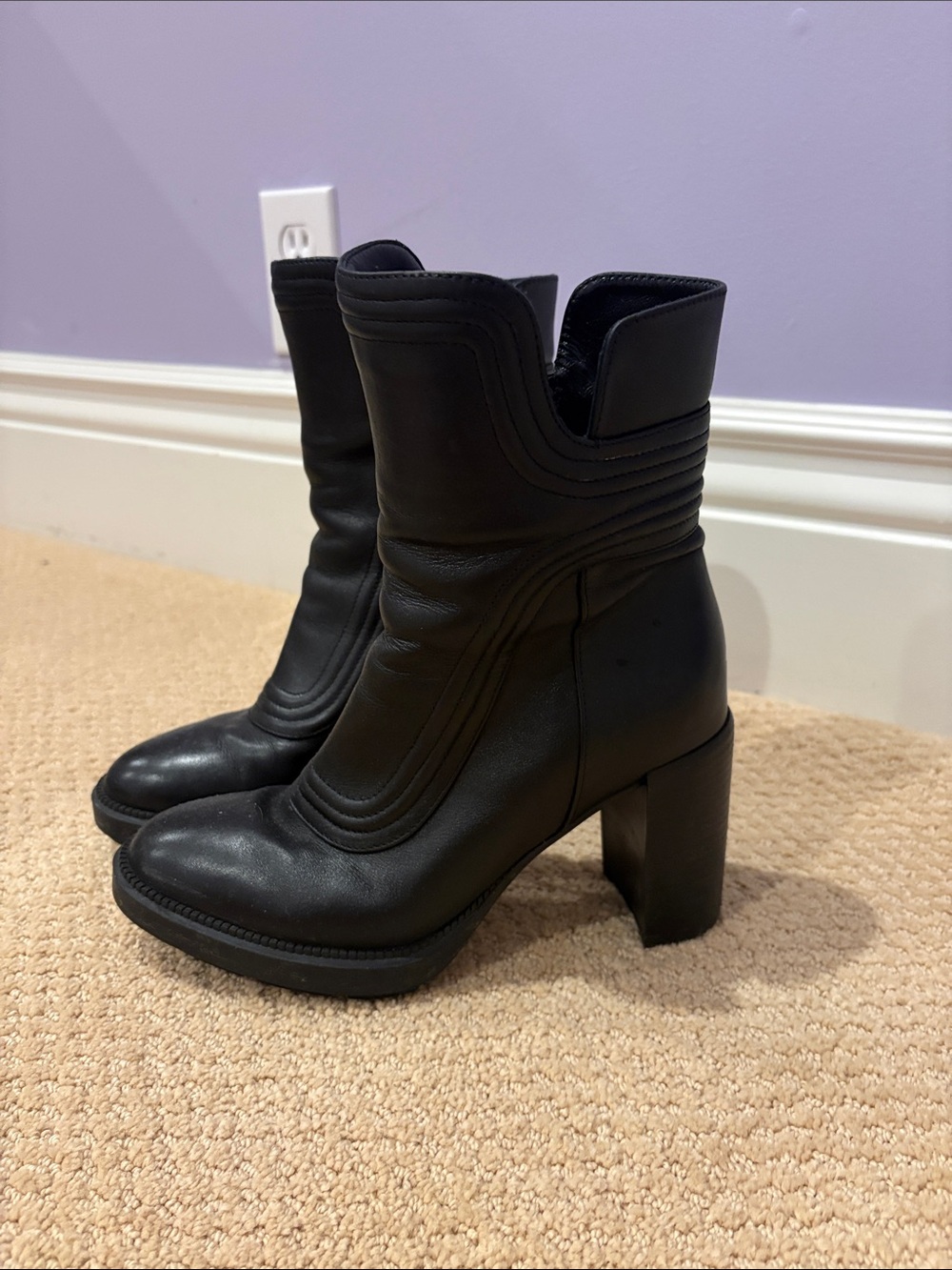 Aquatalia Black Leather Sculpted Ankle Boots with Block Heel